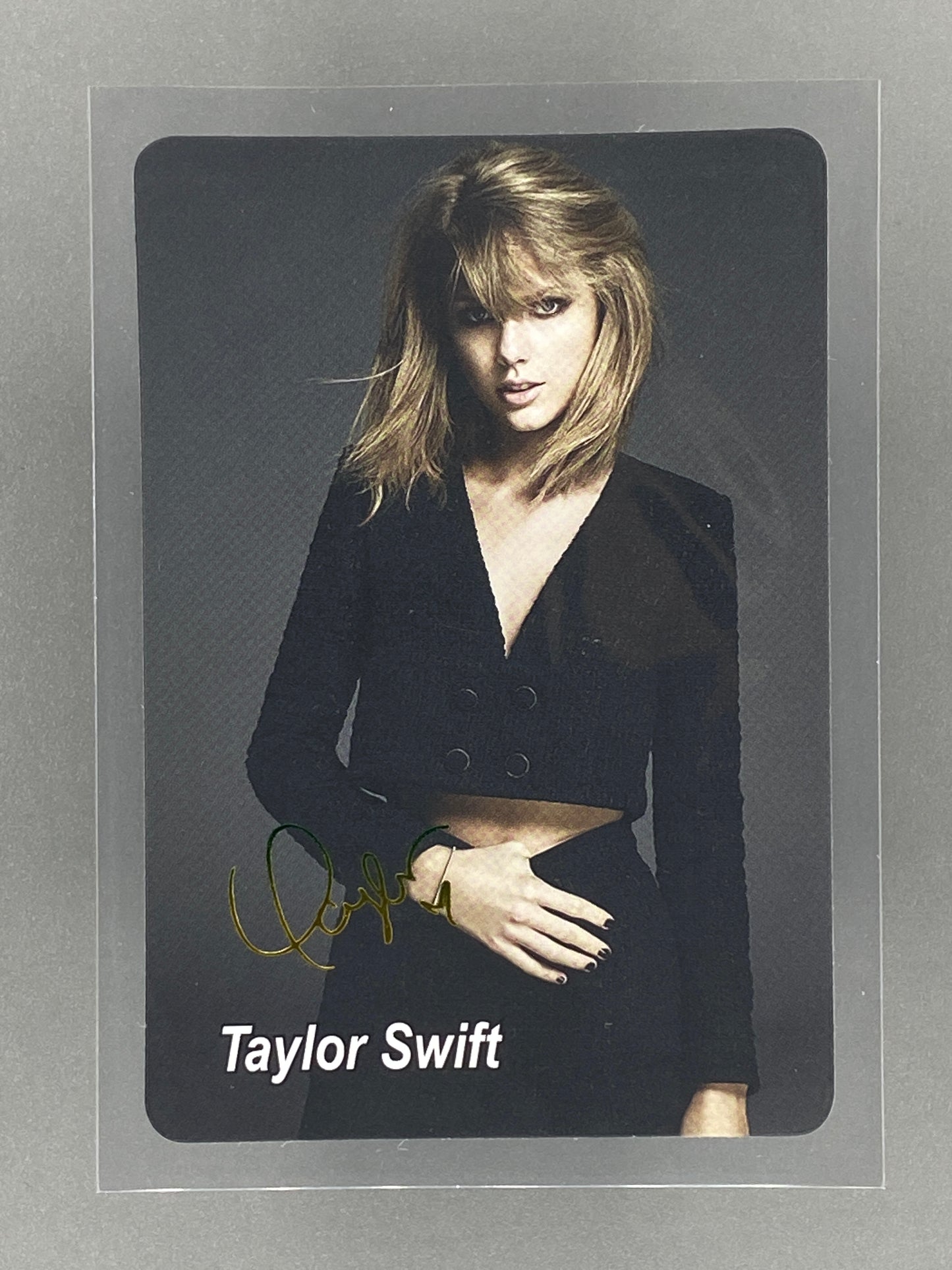 c 2012-2014 Yes! Card #13153 Taylor Swift Gold Metal Hong Kong (Music)