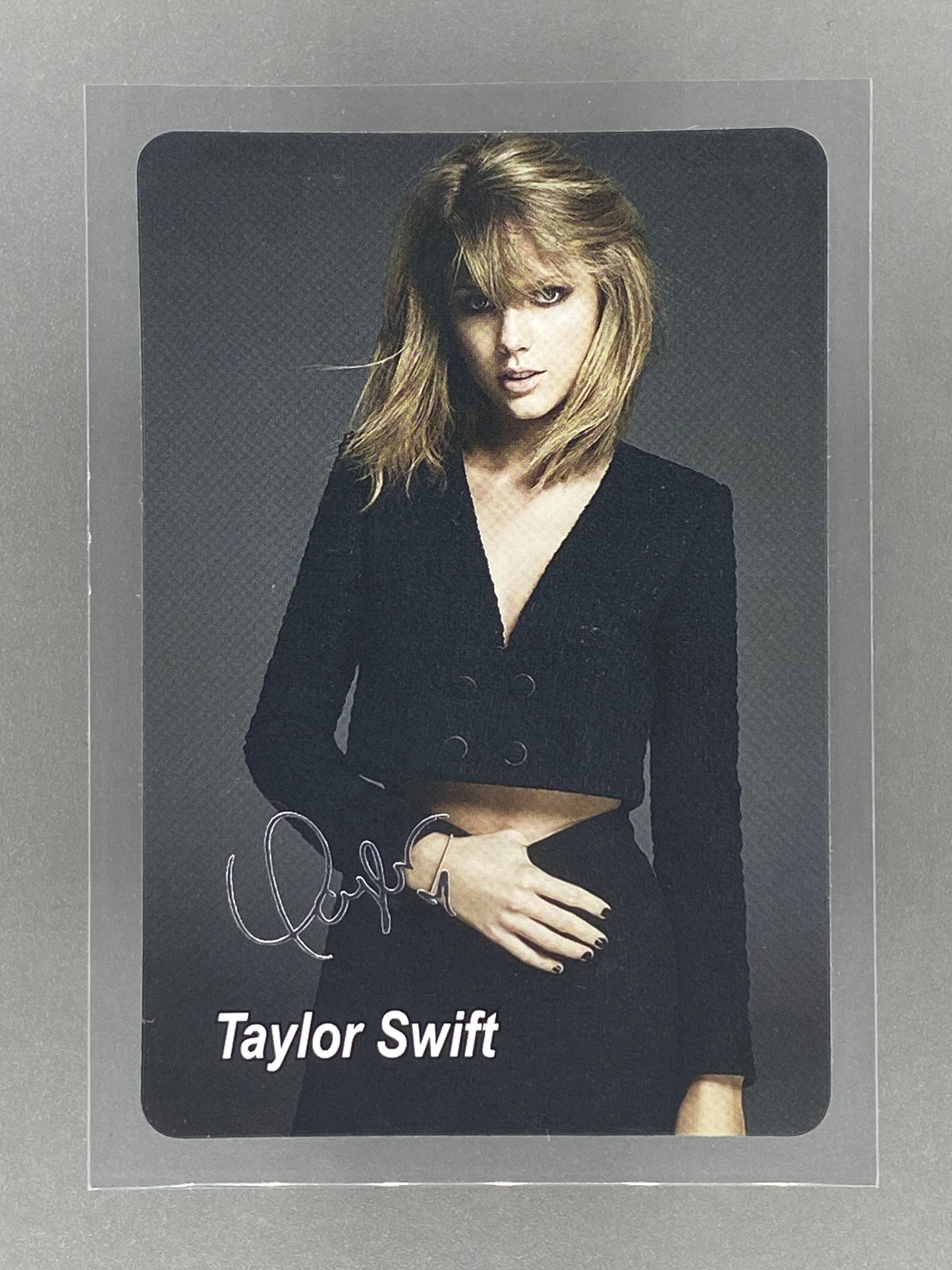 c 2012-2014 Yes! Card #13153 Taylor Swift Silver Variation Hong Kong