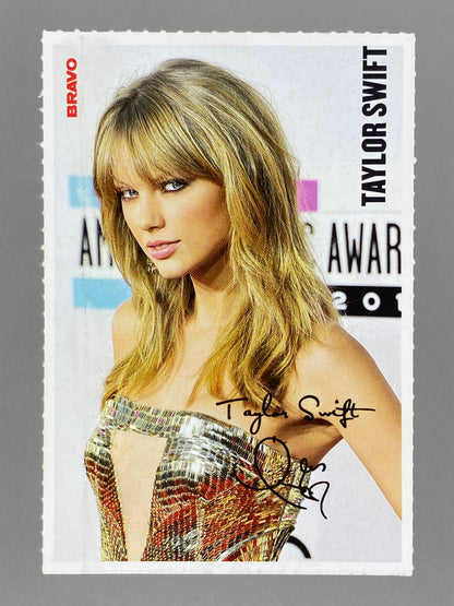 2013 Bravo Taylor Swift / Kat Dennings Karta s Avtograf (Bulgaria) (Music)