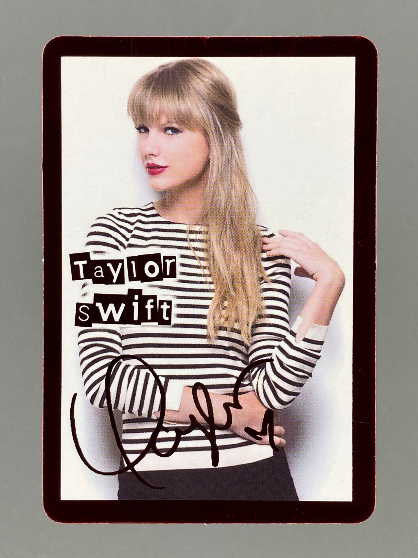 c 2012-2014 Yes! Card #9145 Taylor Swift Red Metal Hong Kong (Music)