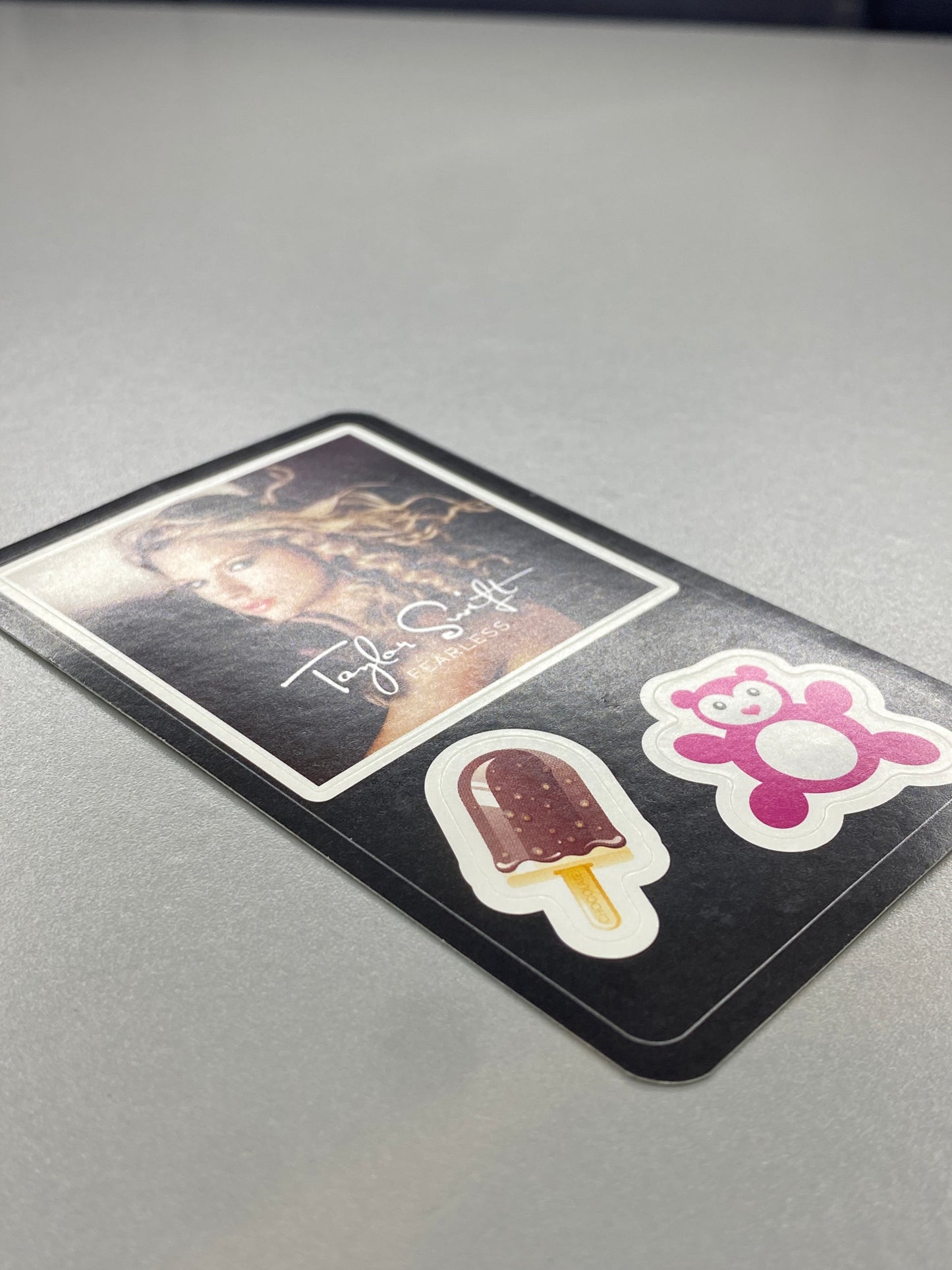 2011 Delhaize Taylor Swift Fearless Star & Tunes Sticker (Belgium) (Music)
