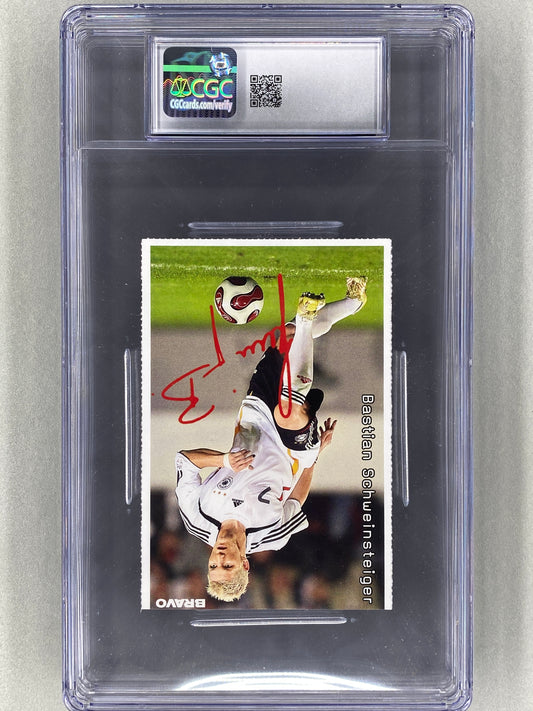 2007 Bravo Nr 46 Avril Lavigne / Schweinsteiger Autogrammkarten (Germany) CGC 7 Pop 1 (Music)